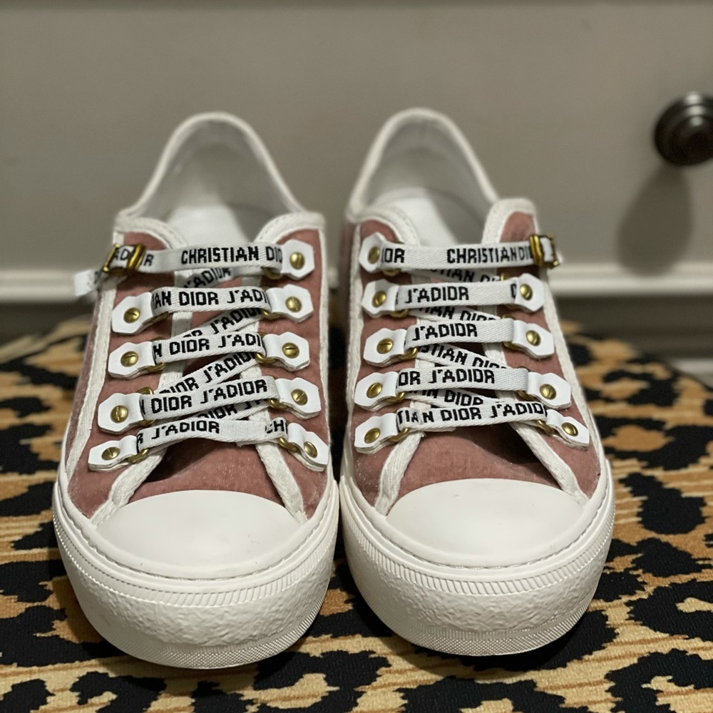 Pink velvet sneaker